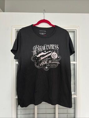 Maurices Black Short Sleeve Polar Express Graphic Tee